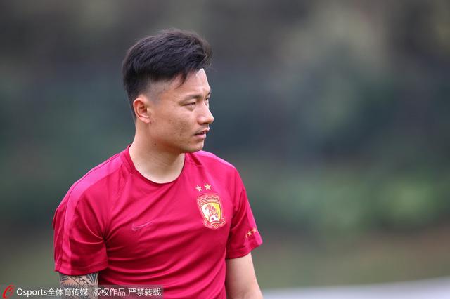 当教练要我去做一些不同的事情时，整个球队都会用不同的方法来做出适应。